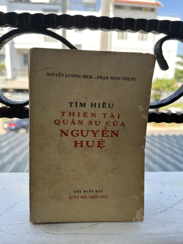 Tìm Hiểu Thiên Tài Quân Sự Của Nguyễn Huệ PDF